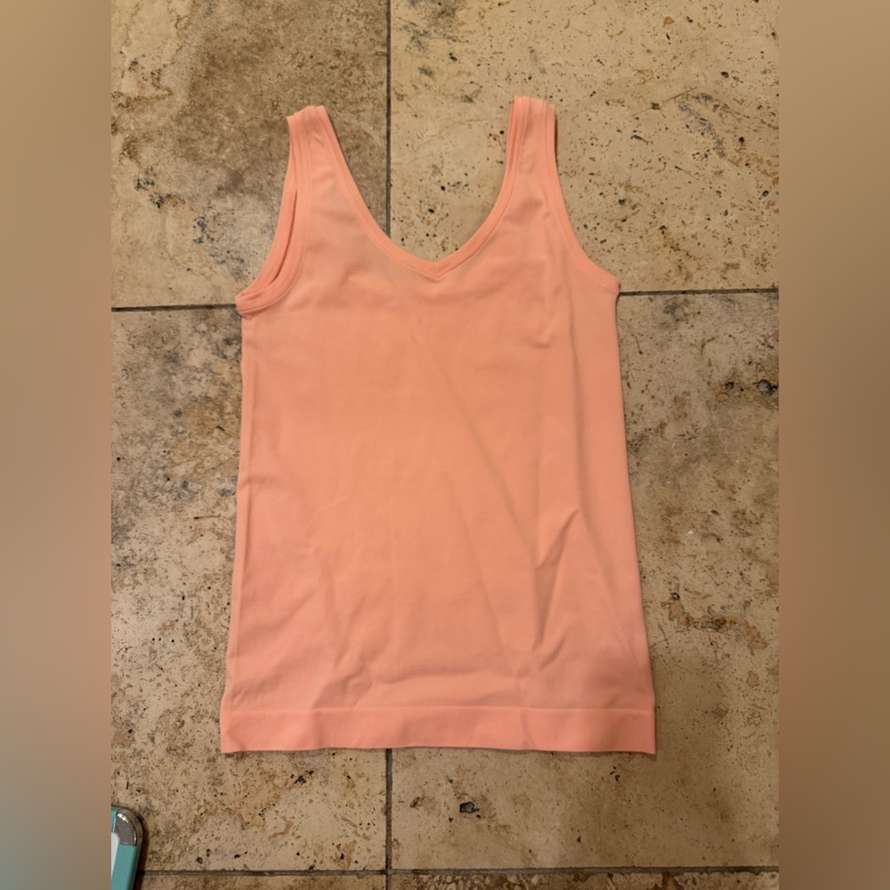 White House black market peach seamless tank top or undershirt Sz XS
